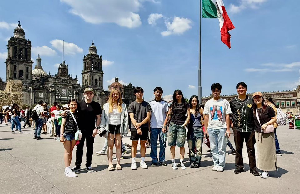 Team China WSDC on Cultural Outing in Mexico City 2025